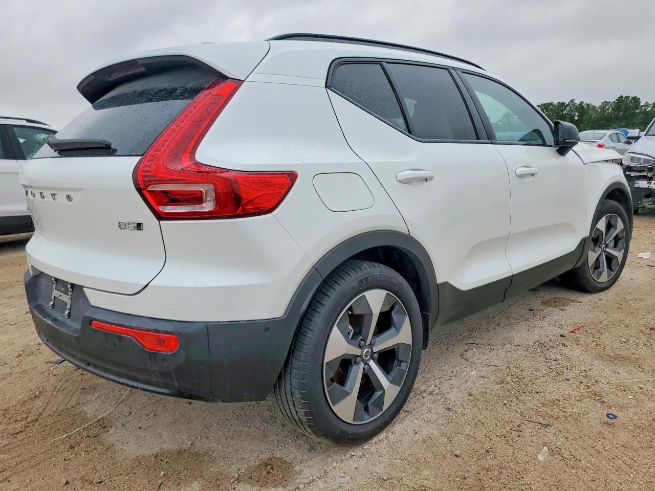 2026 Volvo Xc40 VIN YV4L12UC0T2700326 photo 3