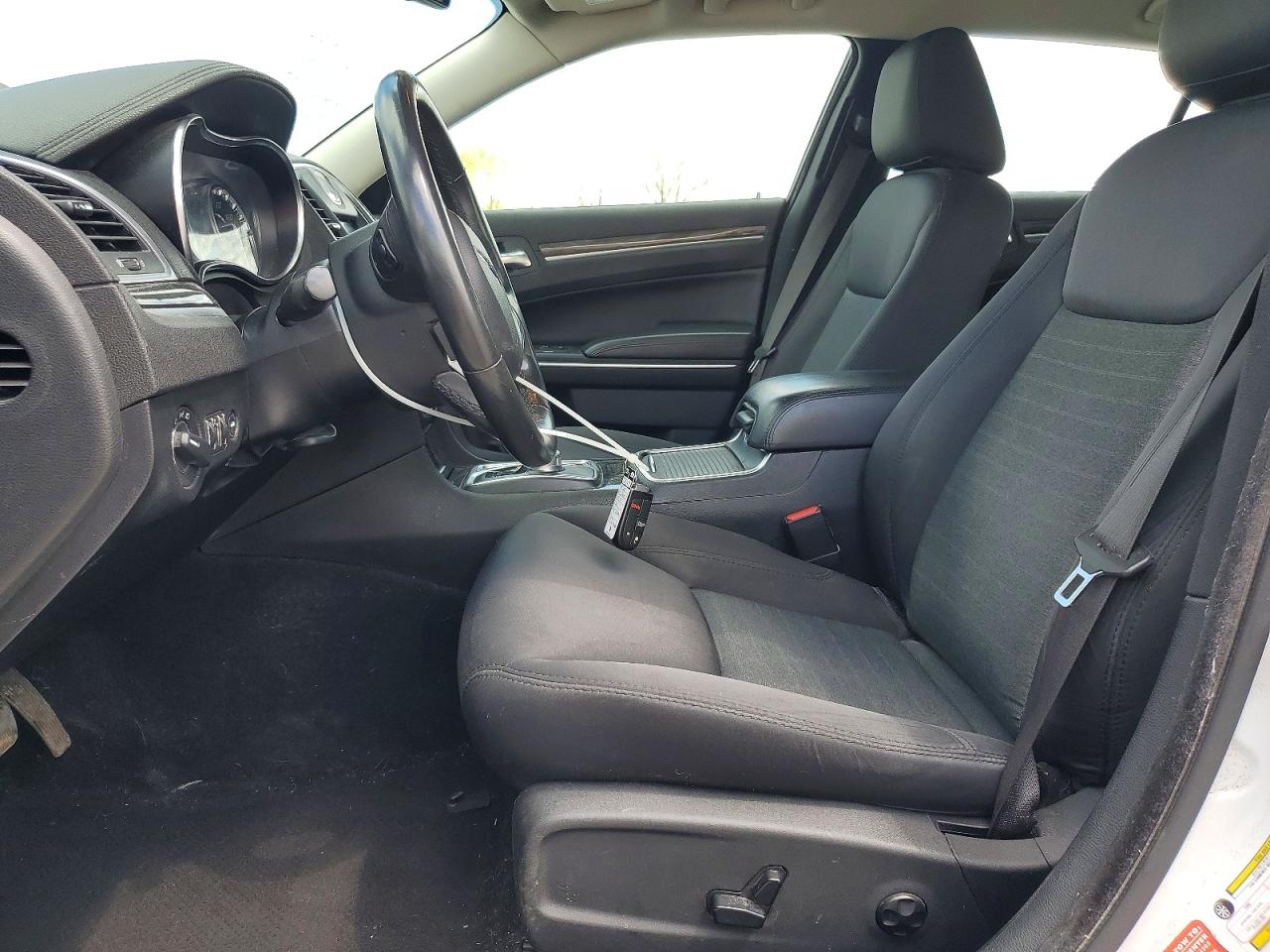 2020 Chrysler 300 VIN 2C3CCARG2LH115939 photo 7