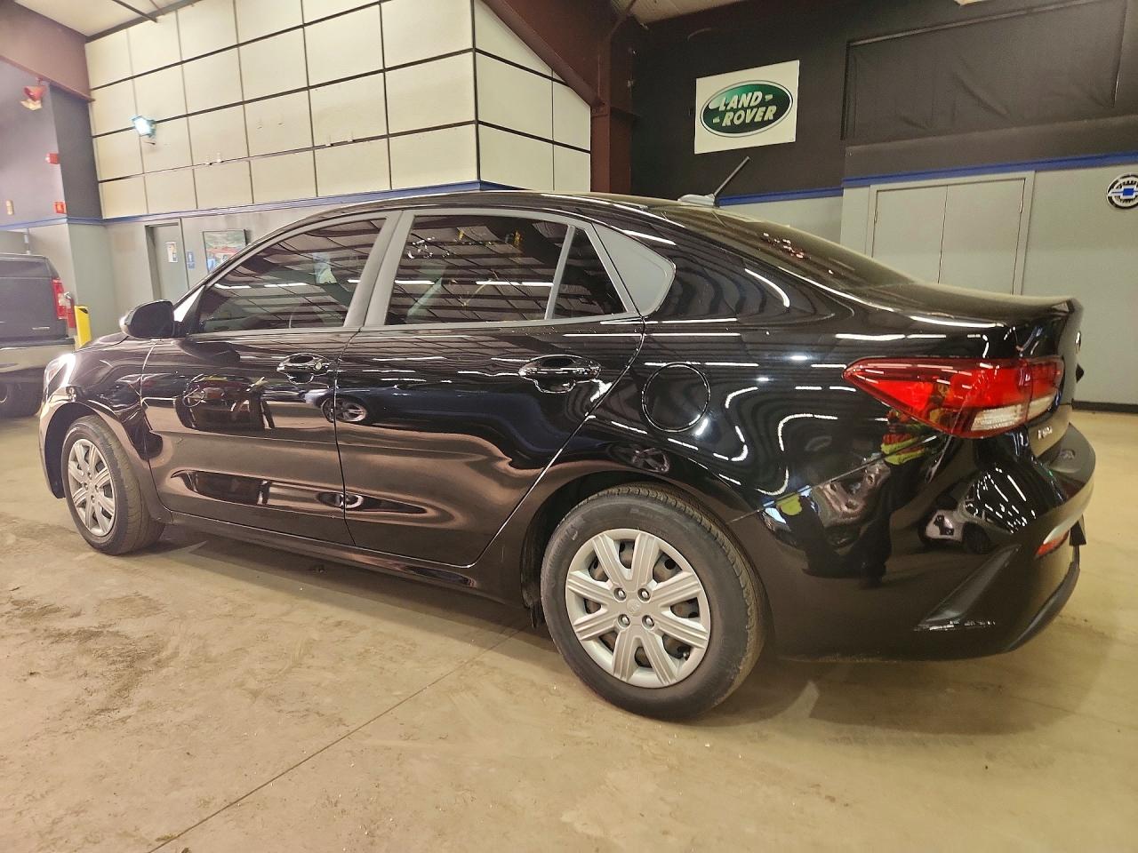 2021 Kia Rio VIN 3KPA24AD4ME400793 photo 2