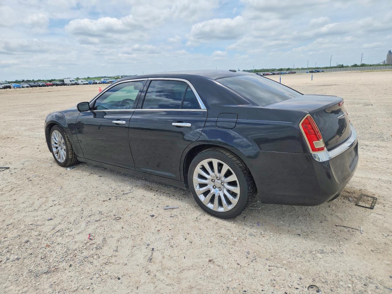 2014 Chrysler 300 VIN 2C3CCAAG3EH327554 photo 2