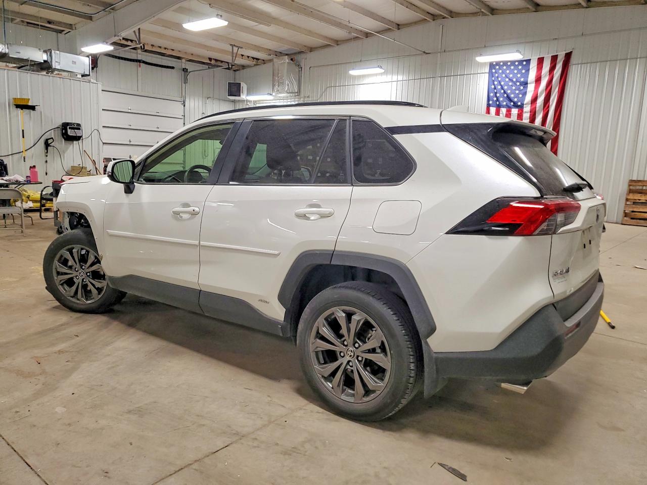 2022 Toyota Rav4 VIN JTMB6RFV0ND529589 photo 2