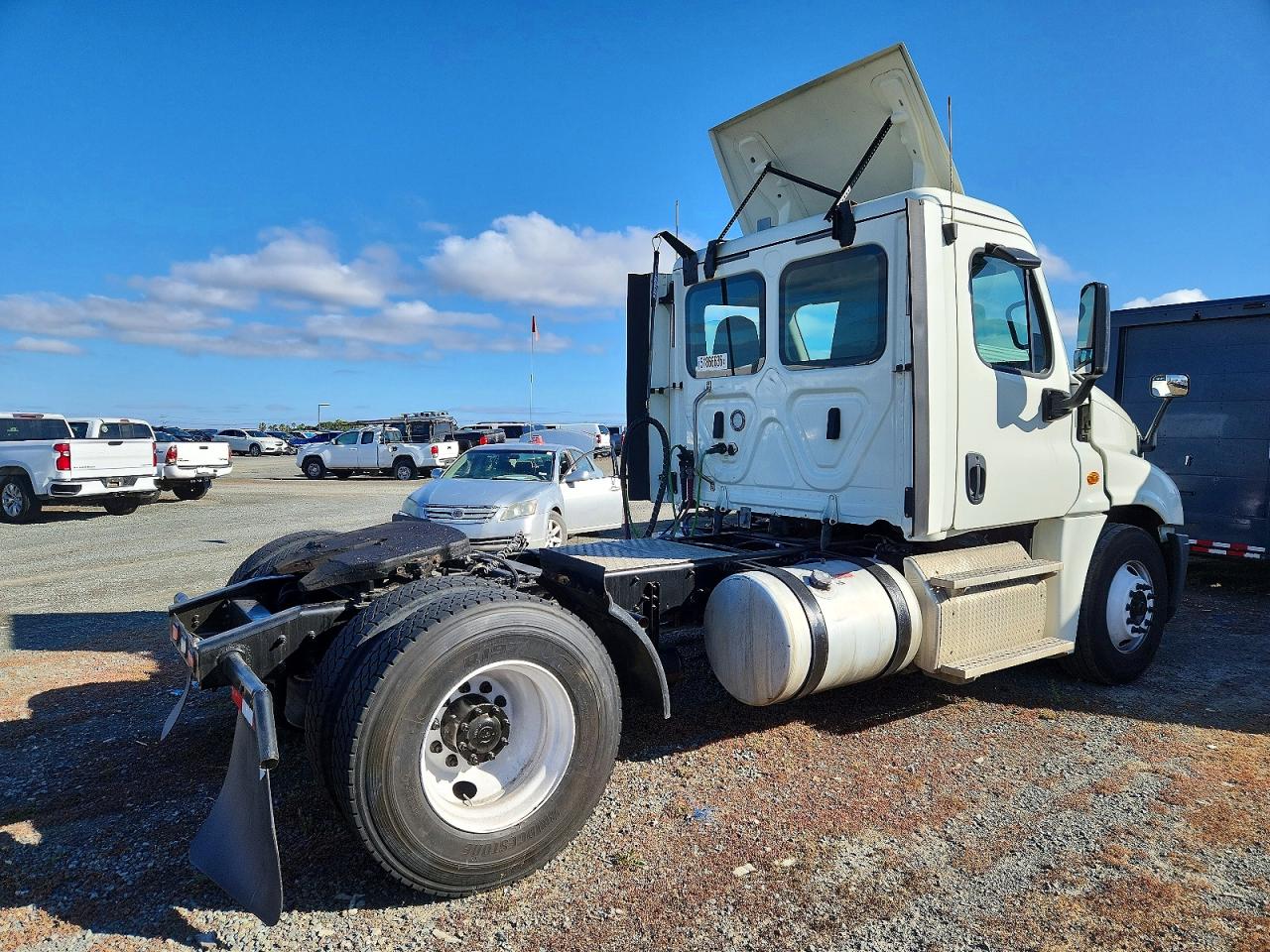2018 FREIGHTLINER All other VIN 3AKBGDDV6JSJW6330 photo 4