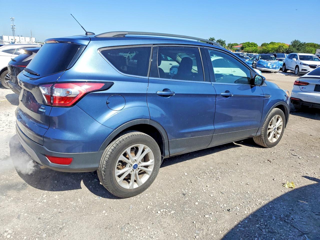 2018 Ford Escape VIN 1FMCU9GD7JUC79127 photo 3