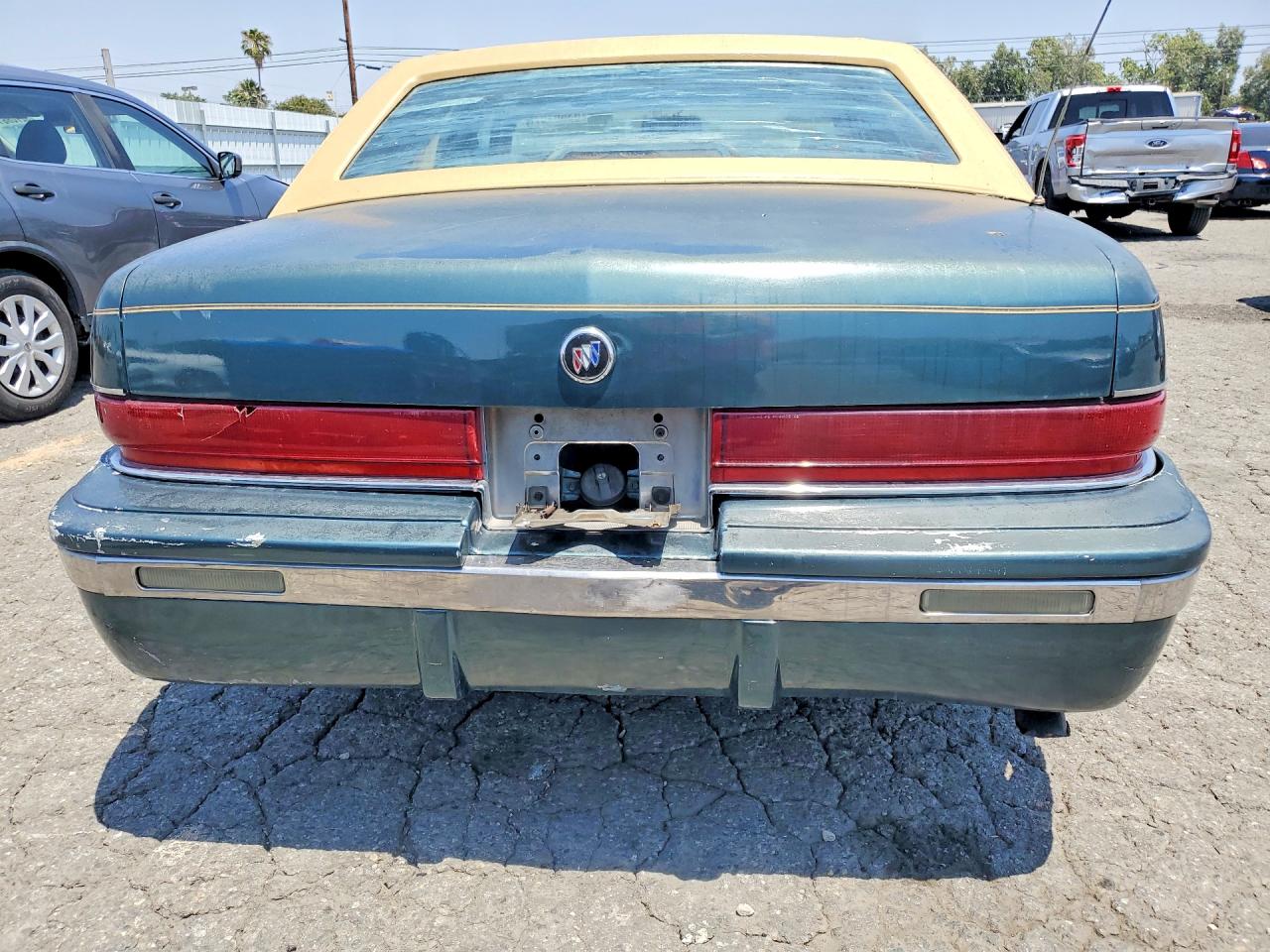 1993 Buick Roadmaster VIN 1G4BN5372PR401924 photo 6