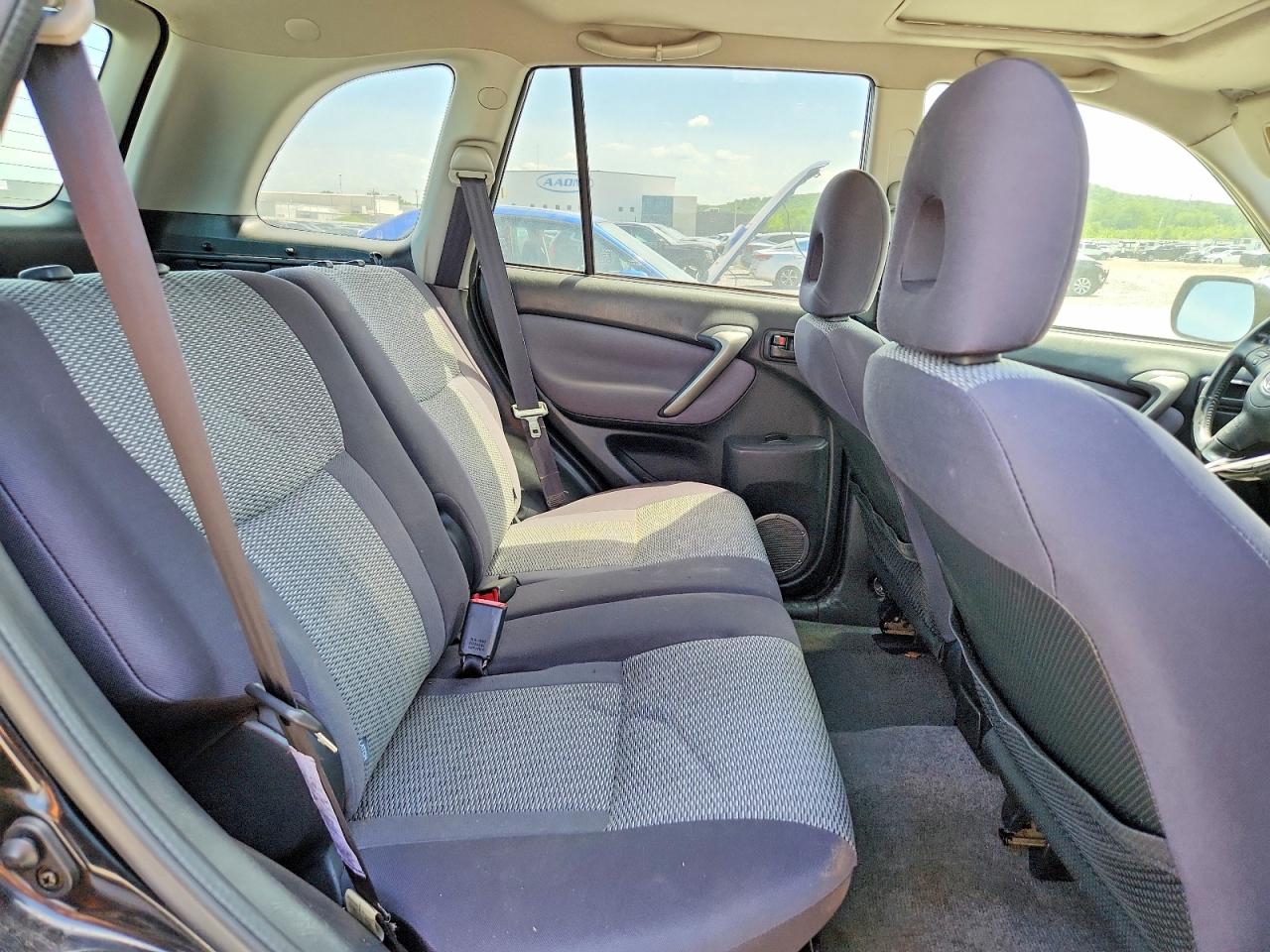 2004 Toyota Rav4 VIN JTEGD20V240004899 photo 11