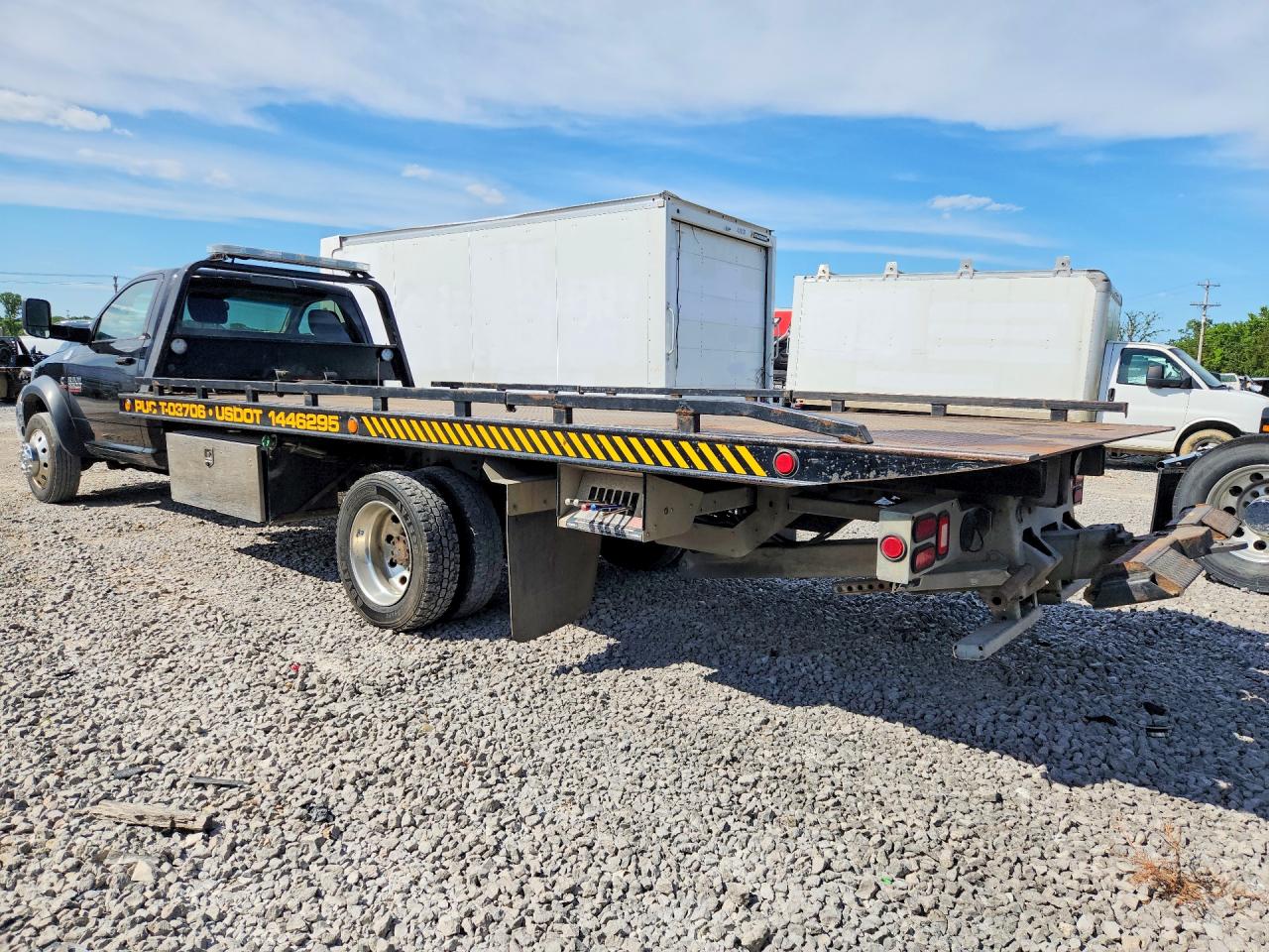 2015 Ram 5500 VIN 3C7WRNDL3FG594625 photo 2