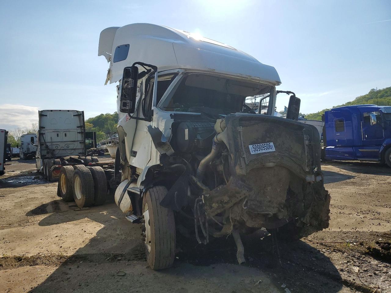 2019 VOLVO Vn VIN 4V4NC9TH9KN234005 photo 1