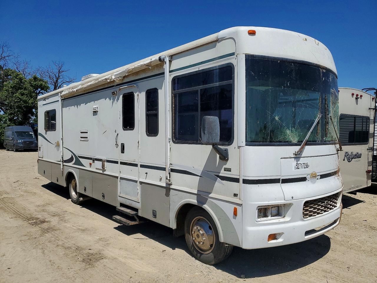 2003 Winnebago F550 VIN 1FCMF53S630A04195 photo 1
