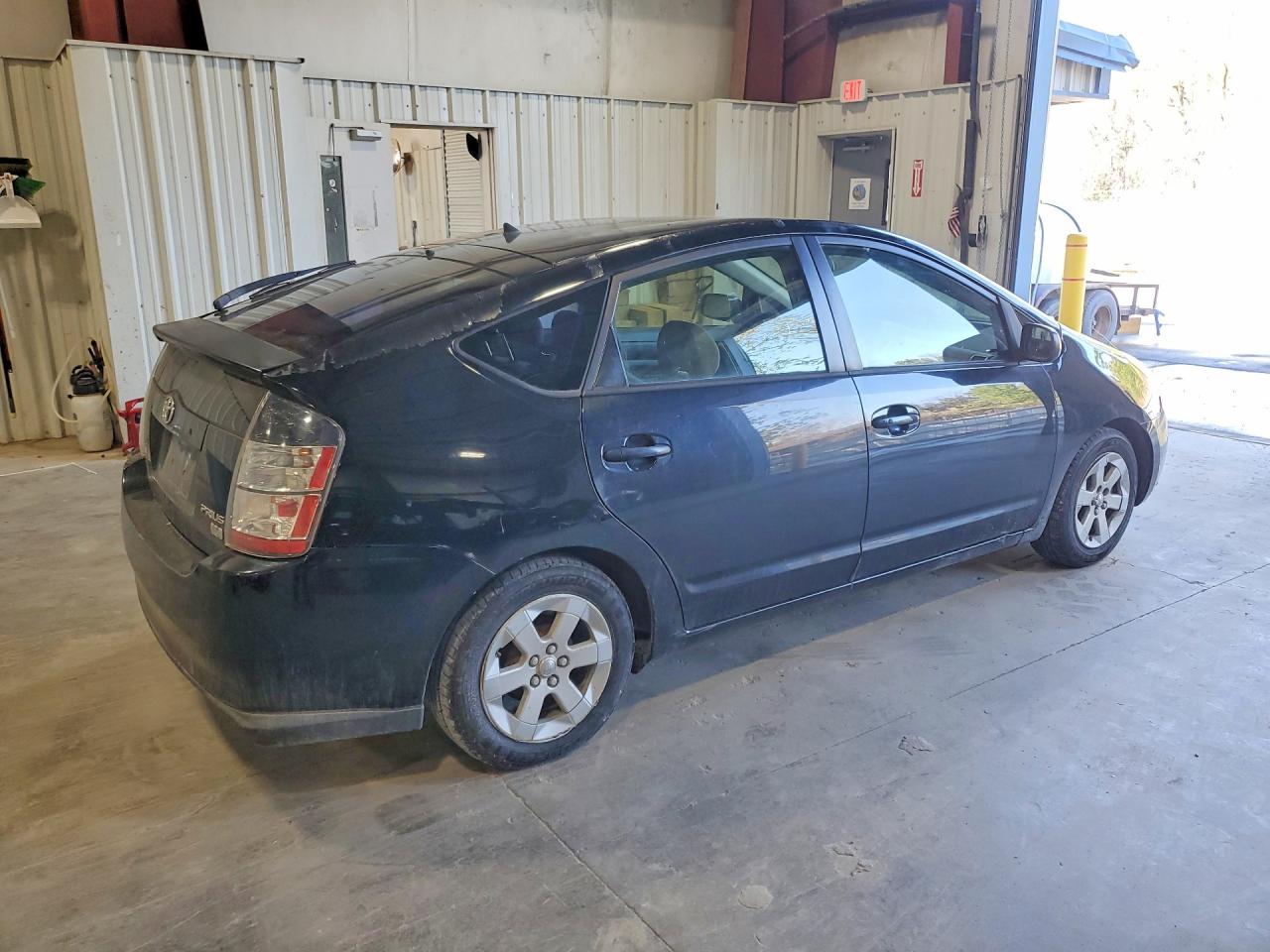 2004 Toyota Prius VIN JTDKB20U740007597 photo 3