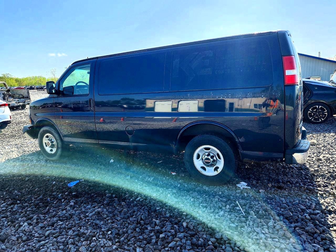 2014 GMC Savana VIN 1GTZ7TCG0E1190719 photo 2