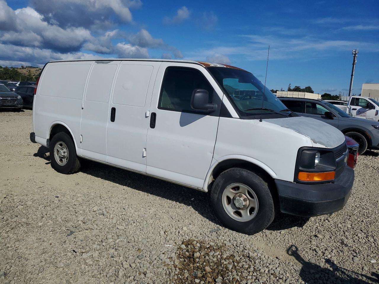 2008 CHEV Express VIN 1GCFG15X281104707 photo 4