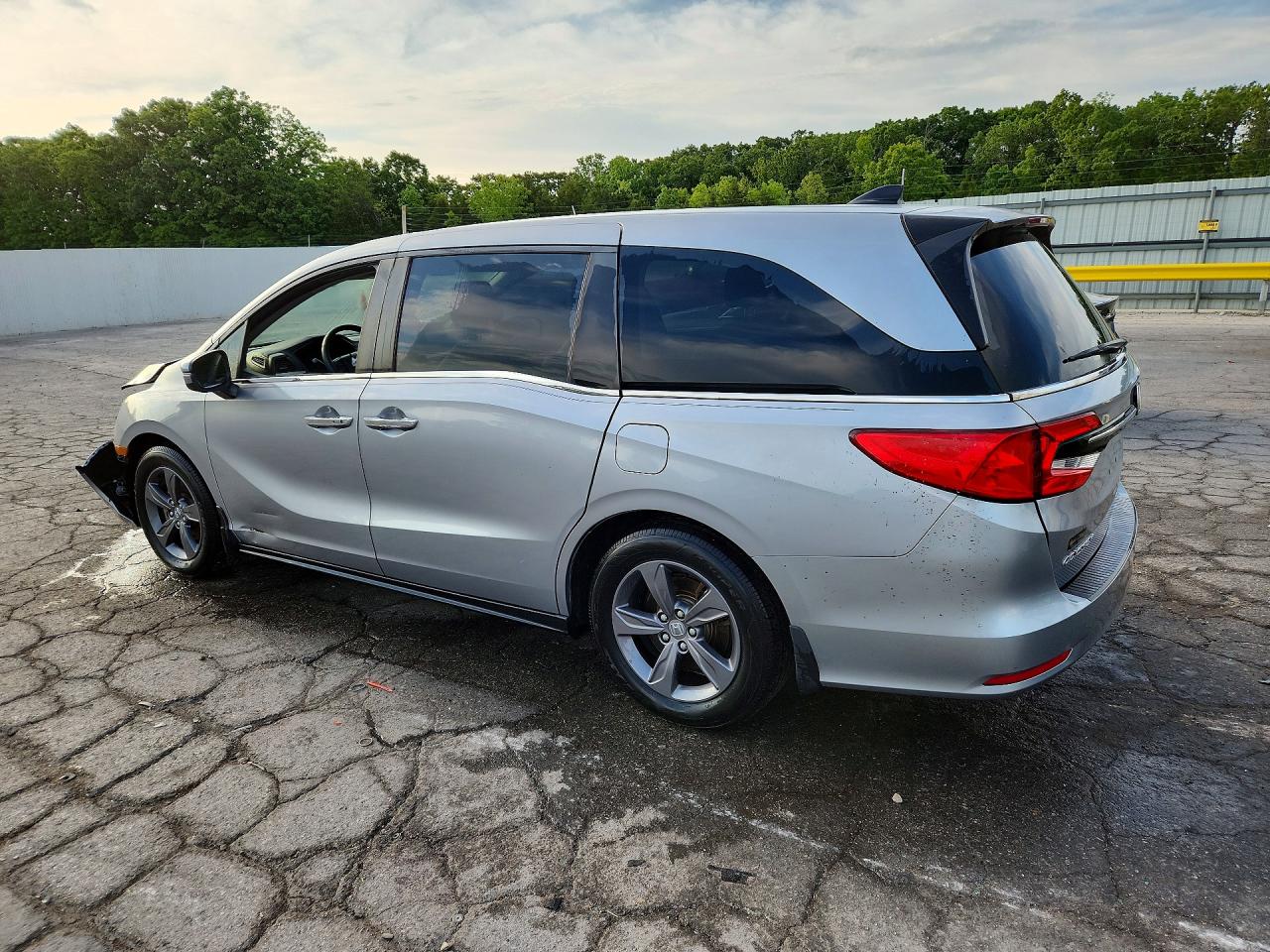 2021 Honda Odyssey VIN 5FNRL6H5XMB013301 photo 2