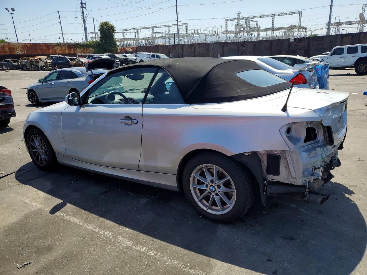 2011 BMW 1 series VIN WBAUN1C52BVH83053 photo 2