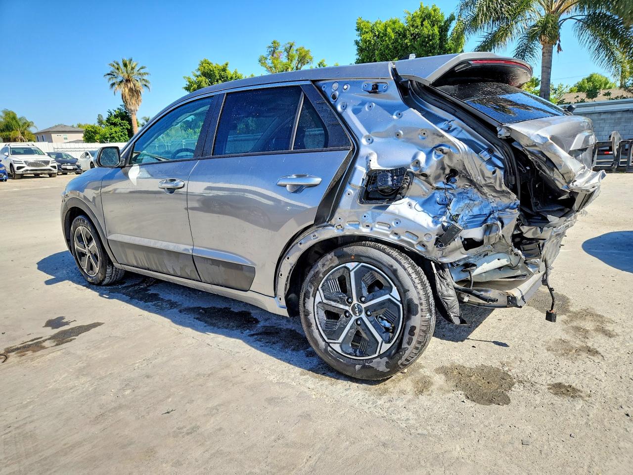 2026 Kia Niro VIN KNDCP3LE5T5333187 photo 2
