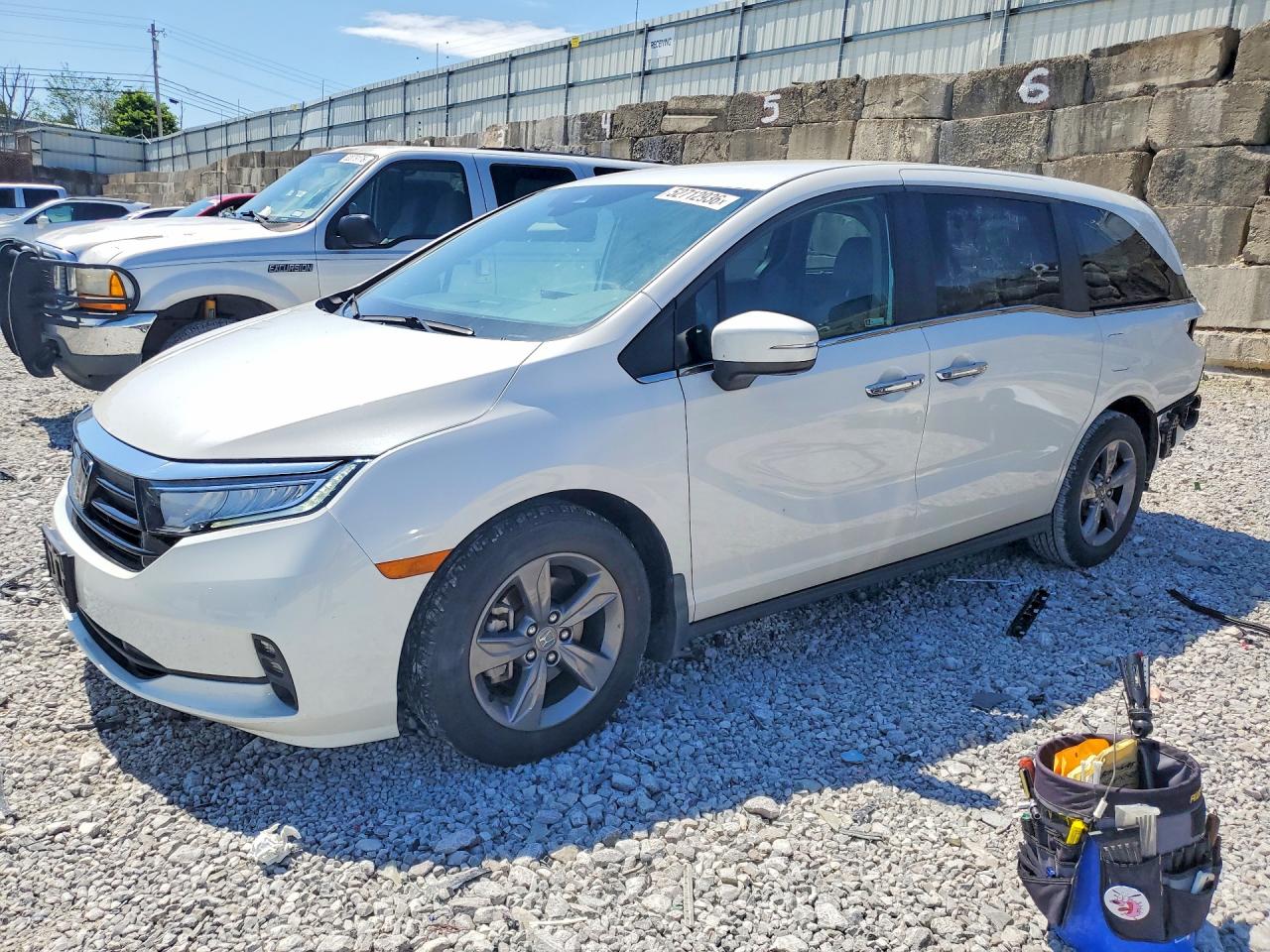 2024 Honda Odyssey VIN 5FNRL6H5XRB009210 photo 1