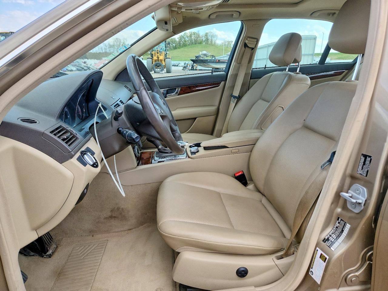 2010 Mercedes-Benz C class VIN WDDGF8BB2AR090071 photo 7