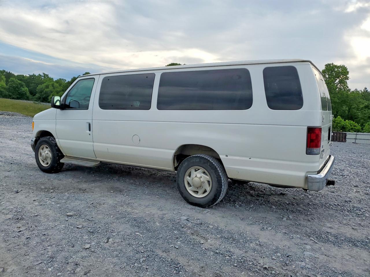 2006 Ford Econoline VIN 1FBSS31L26HB02332 photo 2