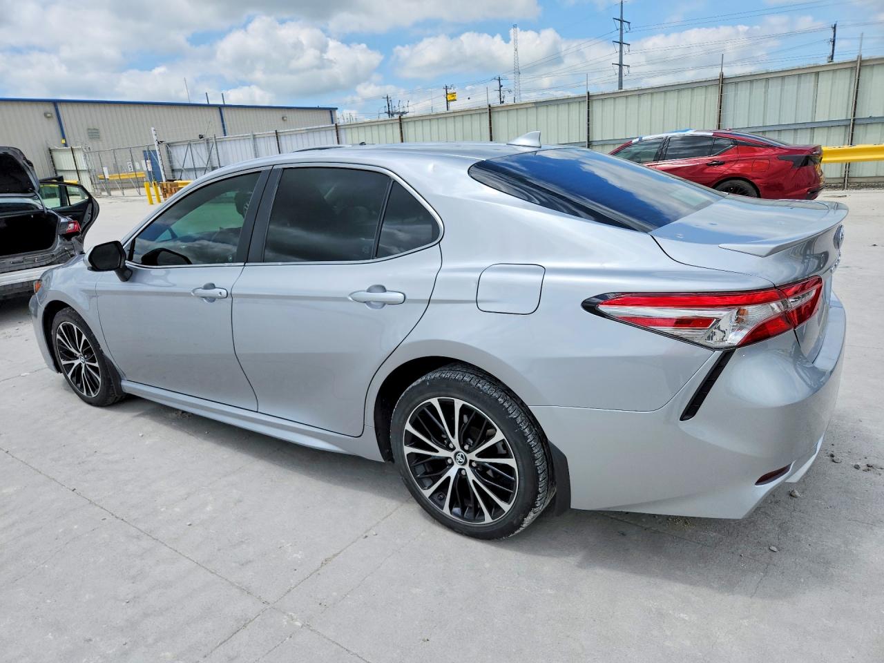2019 Toyota Camry VIN 4T1B11HK2KU711112 photo 2