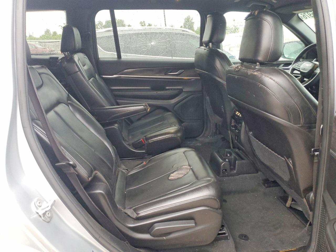 2025 Jeep Cherokee VIN 1C4RJKBG1S8654844 photo 11