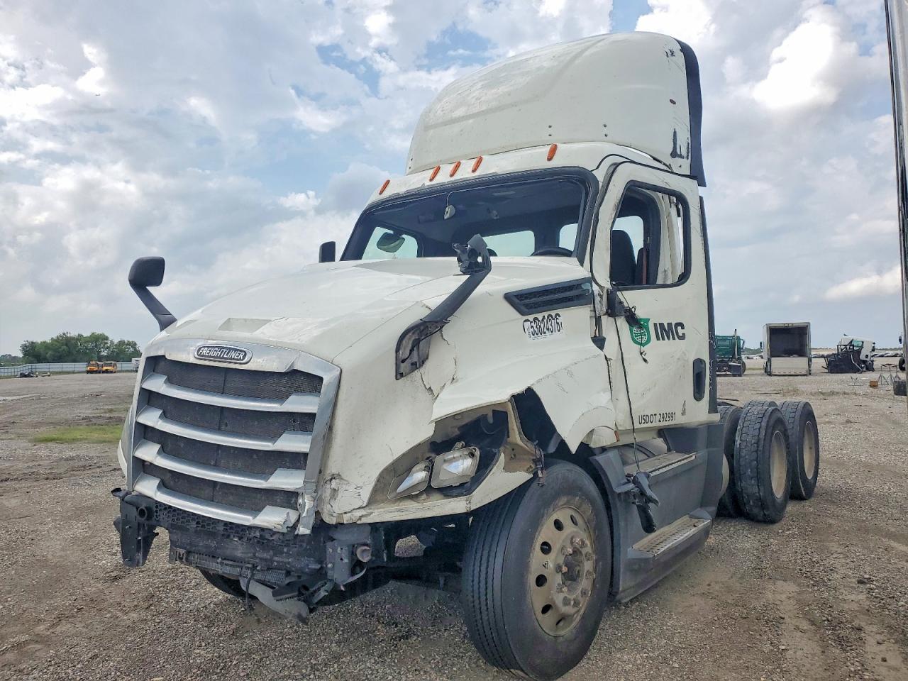 2019 FREIGHTLINER All models VIN 3AKJHLDV1KSKA4983 photo 2