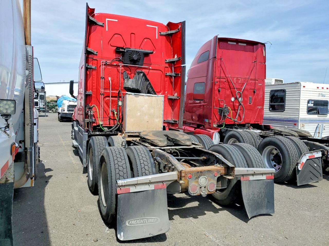 2019 FREIGHTLINER All other VIN 3AKJHHDR5KSKE7223 photo 3