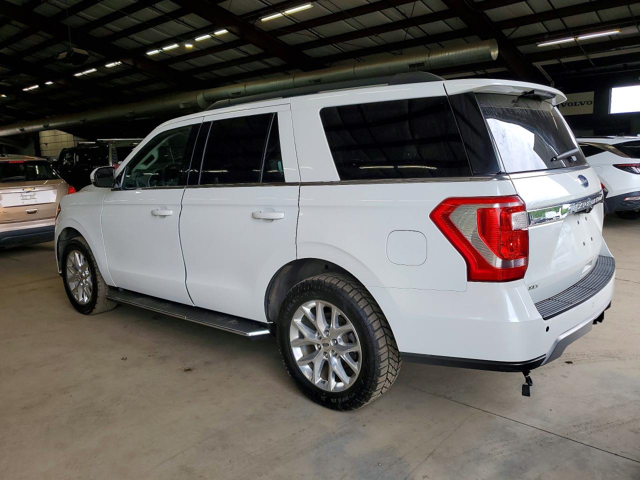 2021 Ford Expedition VIN 1FMJU1JT0MEA10409 photo 2