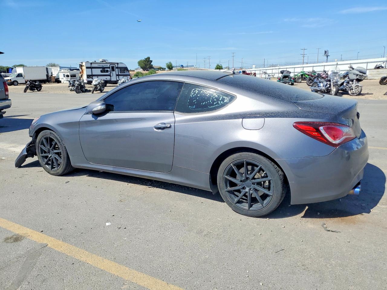 2016 Hyundai Genesis VIN KMHHT6KJ1GU131620 photo 2