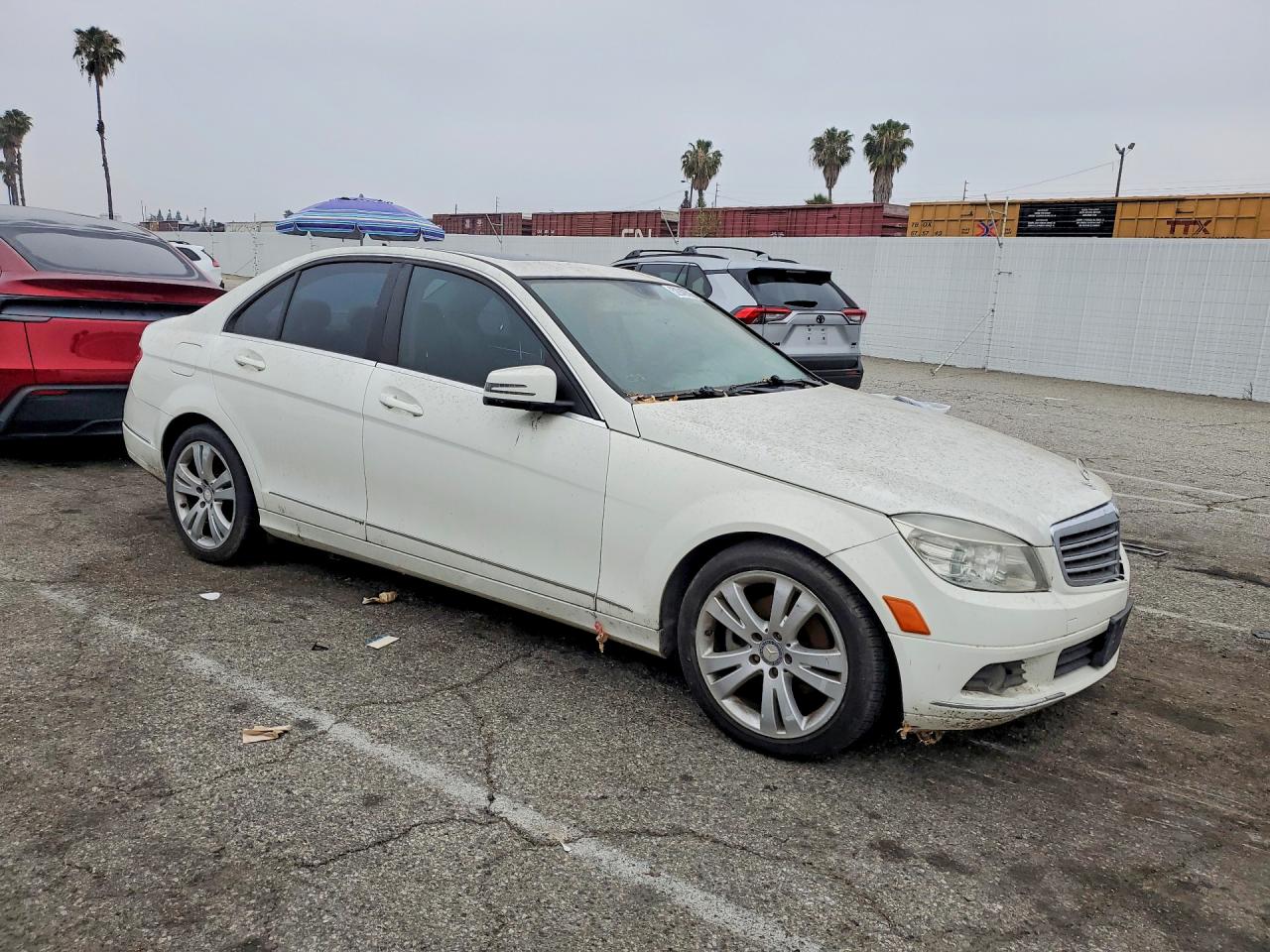 2010 Mercedes-Benz C class VIN WDDGF5EB0AR111980 photo 4