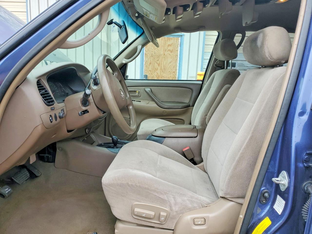 2004 Toyota Sequoia VIN 5TDBT44A84S216322 photo 7