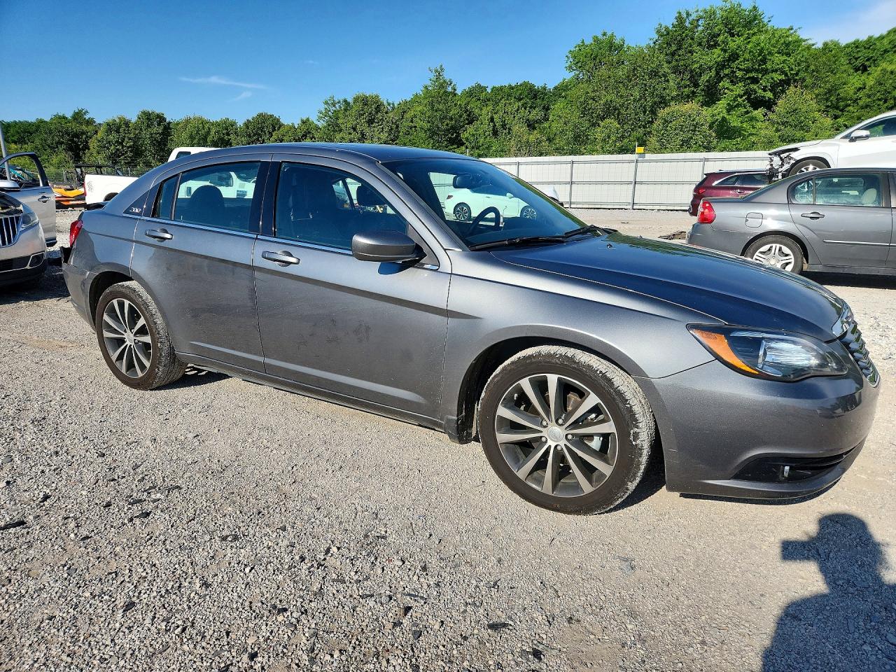 2012 Chrysler 200 VIN 1C3CCBHG7CN106409 photo 4
