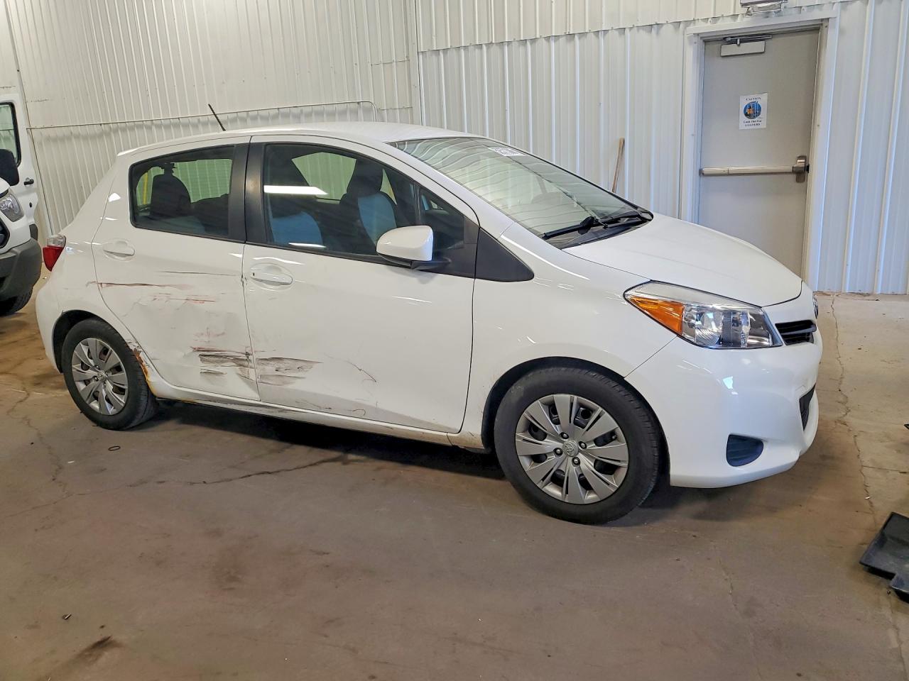 2013 Toyota Yaris VIN JTDKTUD3XDD555628 photo 4