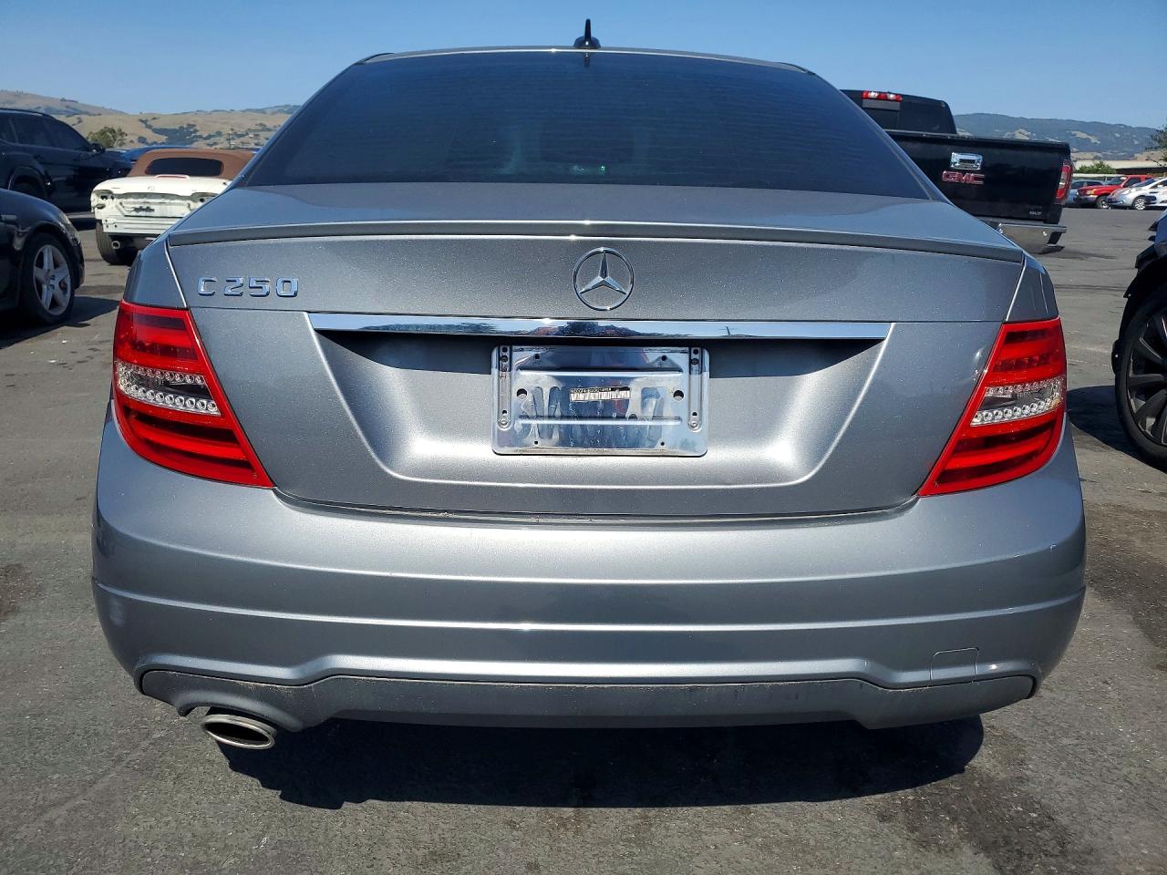 2012 Mercedes-Benz C class VIN WDDGF4HB3CR214559 photo 6