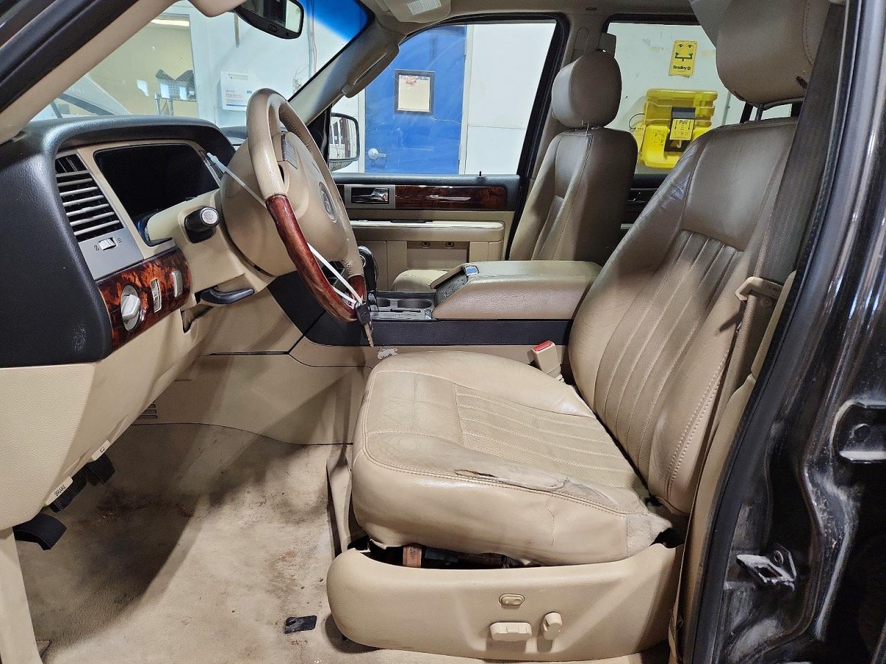 2005 LINCOLN Navigator VIN 5LMFU28545LJ10851 photo 7