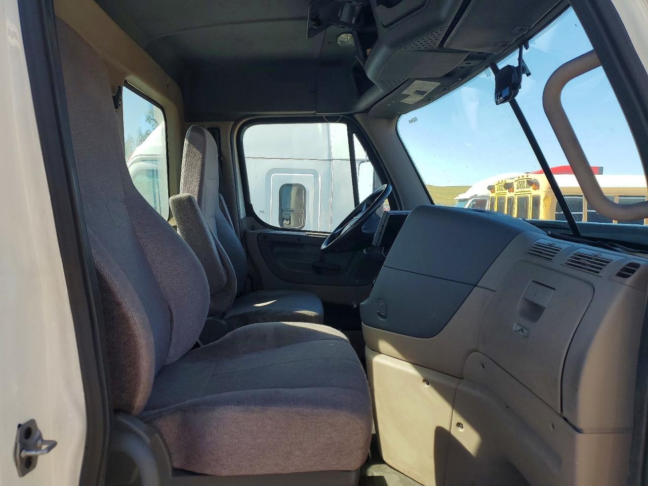 2020 FREIGHTLINER All other VIN 3AKJGBDV7LDMC7953 photo 5