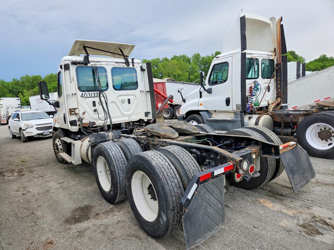 2019 FREIGHTLINER All other VIN 3AKJGBDV5KSKD0208 photo 3