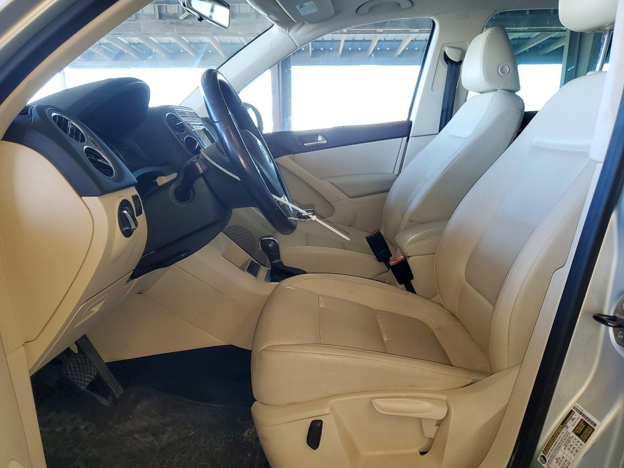 2011 VOLKSWAGEN Tiguan VIN WVGAV7AX7BW515325 photo 7
