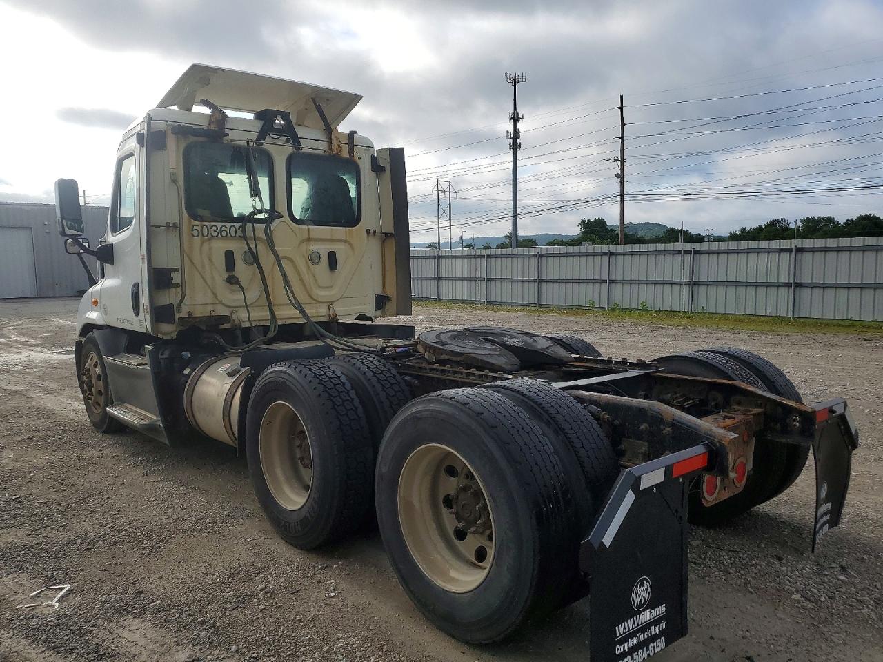 2019 FREIGHTLINER All other VIN 3AKJGBDV9KDJW2049 photo 3