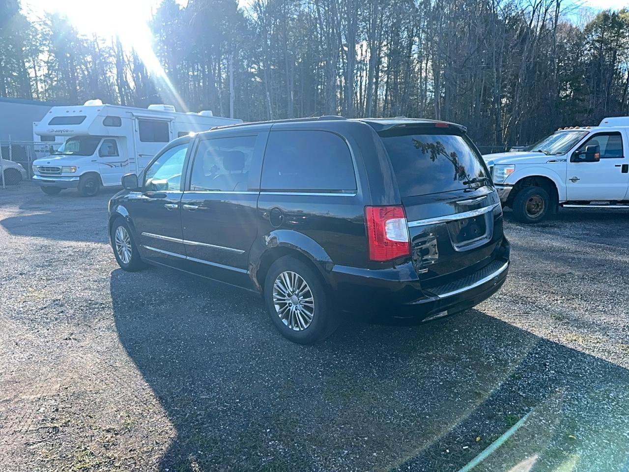 2014 Chrysler Minivan VIN 2C4RC1CG6ER205154 photo 3