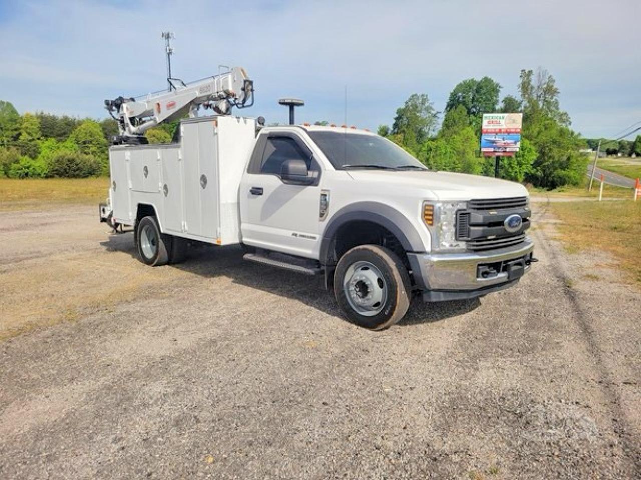 2018 Ford F550 VIN 1FDUF5GT3JEC52368 photo 1