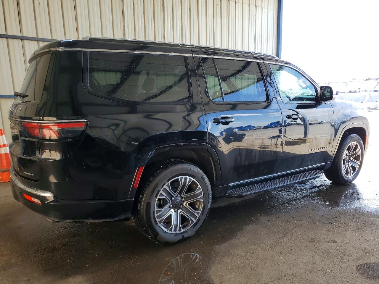 2024 Jeep Wagoneer VIN 1C4SJVBP6RS139208 photo 3