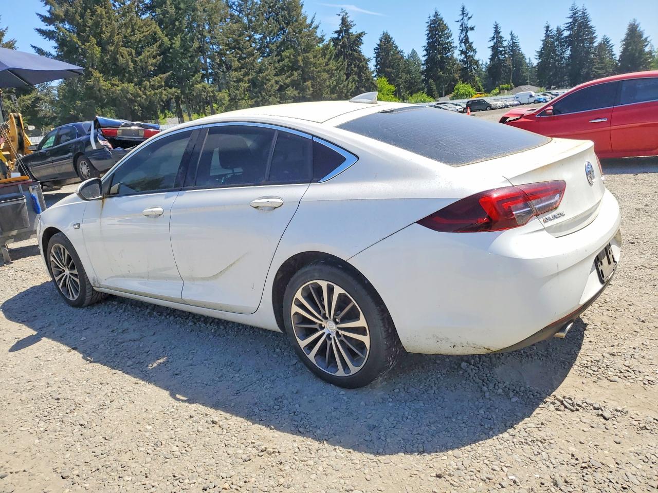 2018 Buick Regal VIN W04GM6SX7J1124885 photo 2