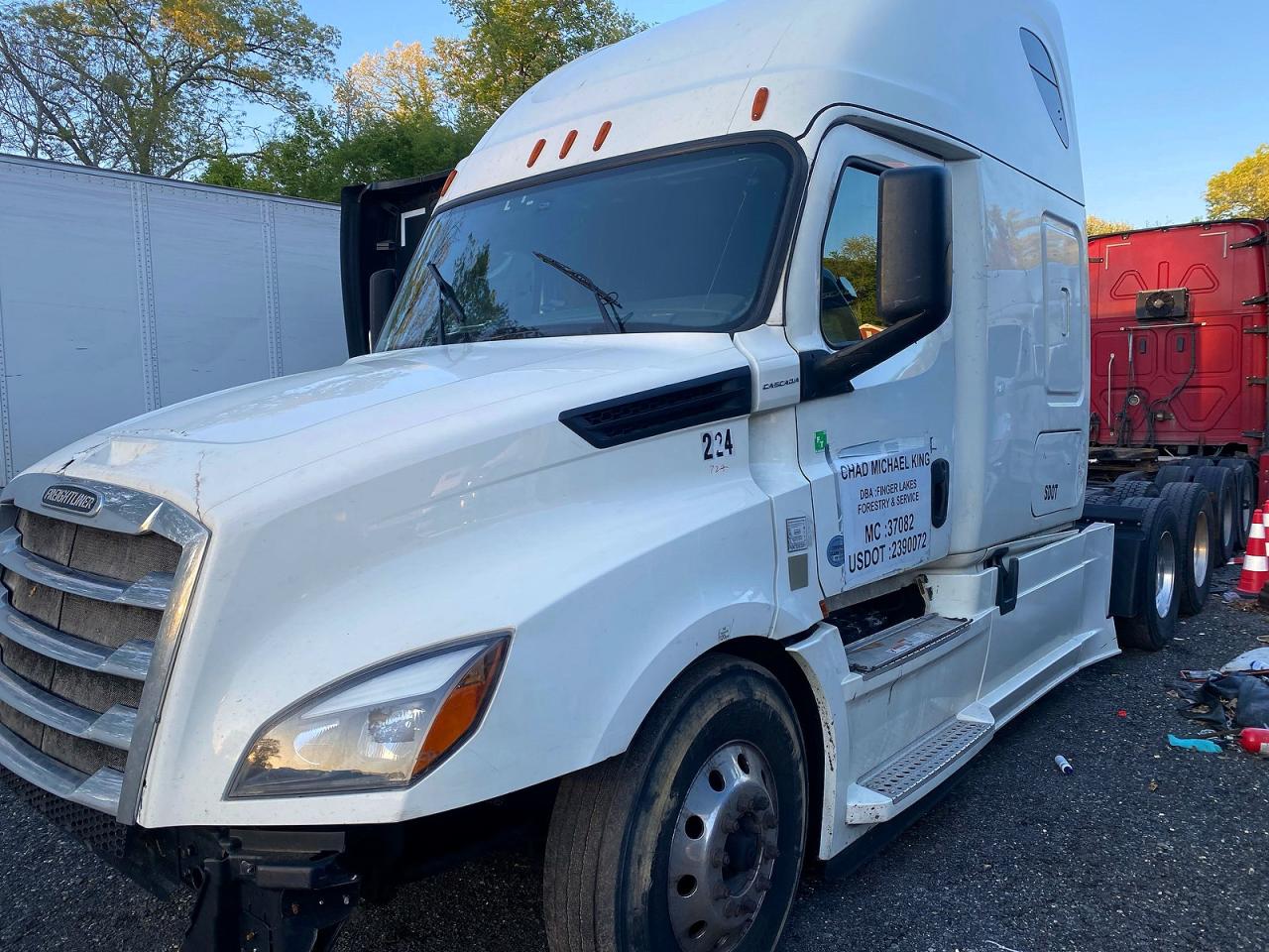 2019 FREIGHTLINER All other VIN 3AKJHHDR4KSKY1058 photo 2