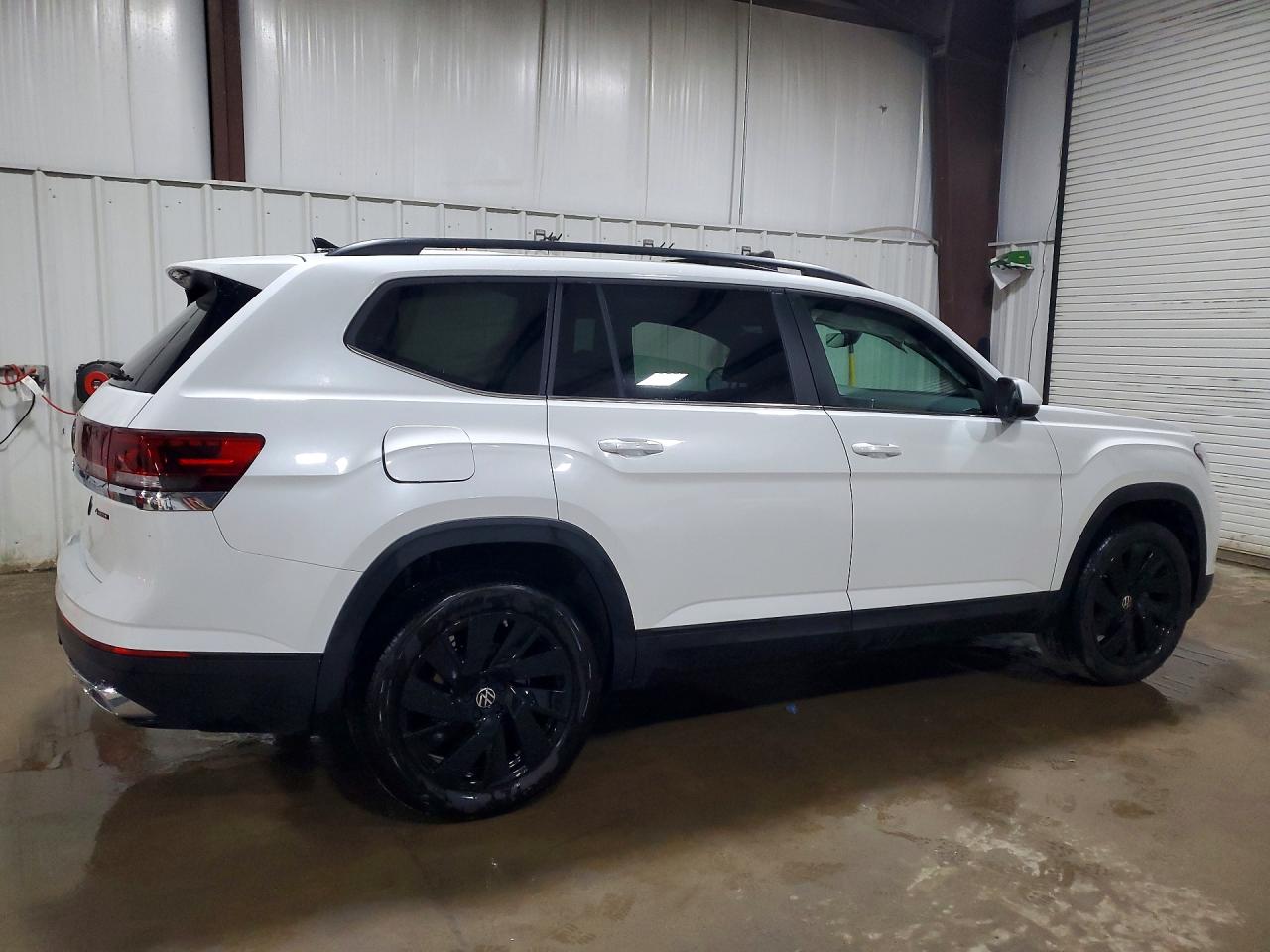 2026 Volkswagen Atlas VIN 1V2KN2CA3TC532032 photo 3