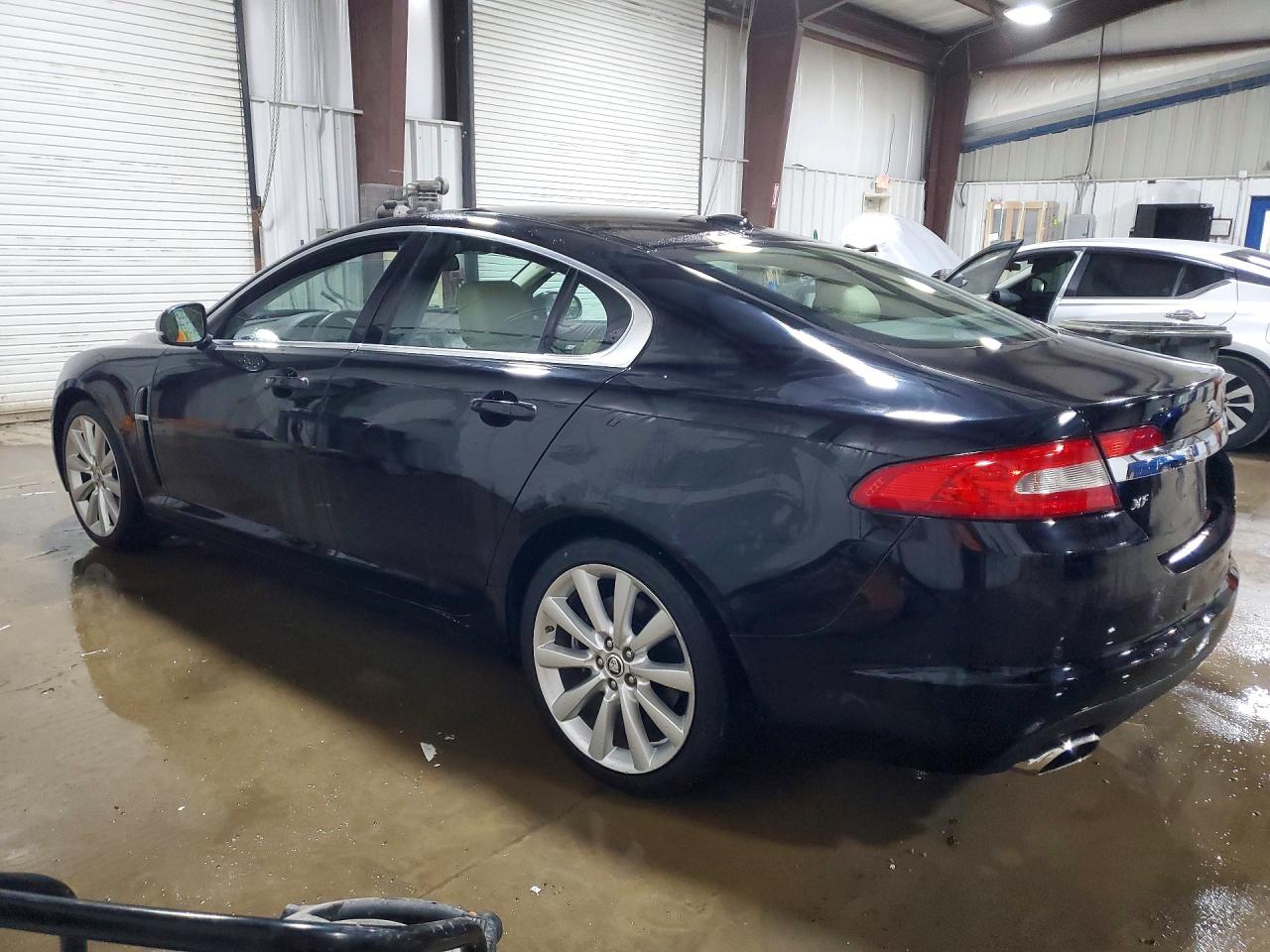2011 Jaguar Xf VIN SAJWA0GB3BLS01876 photo 2