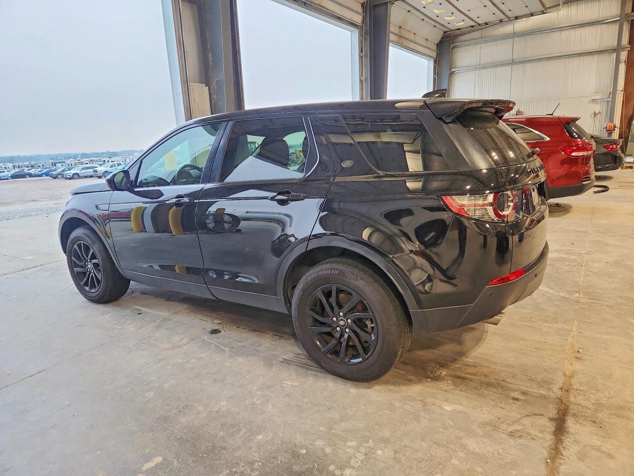 2018 Land Discovery VIN SALCR2RX5JH769880 photo 2
