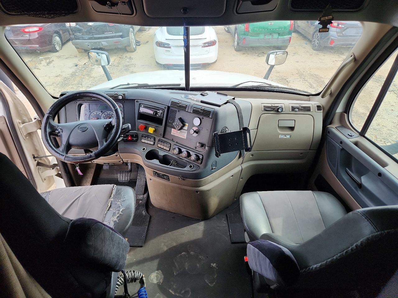 2018 FREIGHTLINER All other VIN 3AKJGLDR4JSJK5347 photo 5