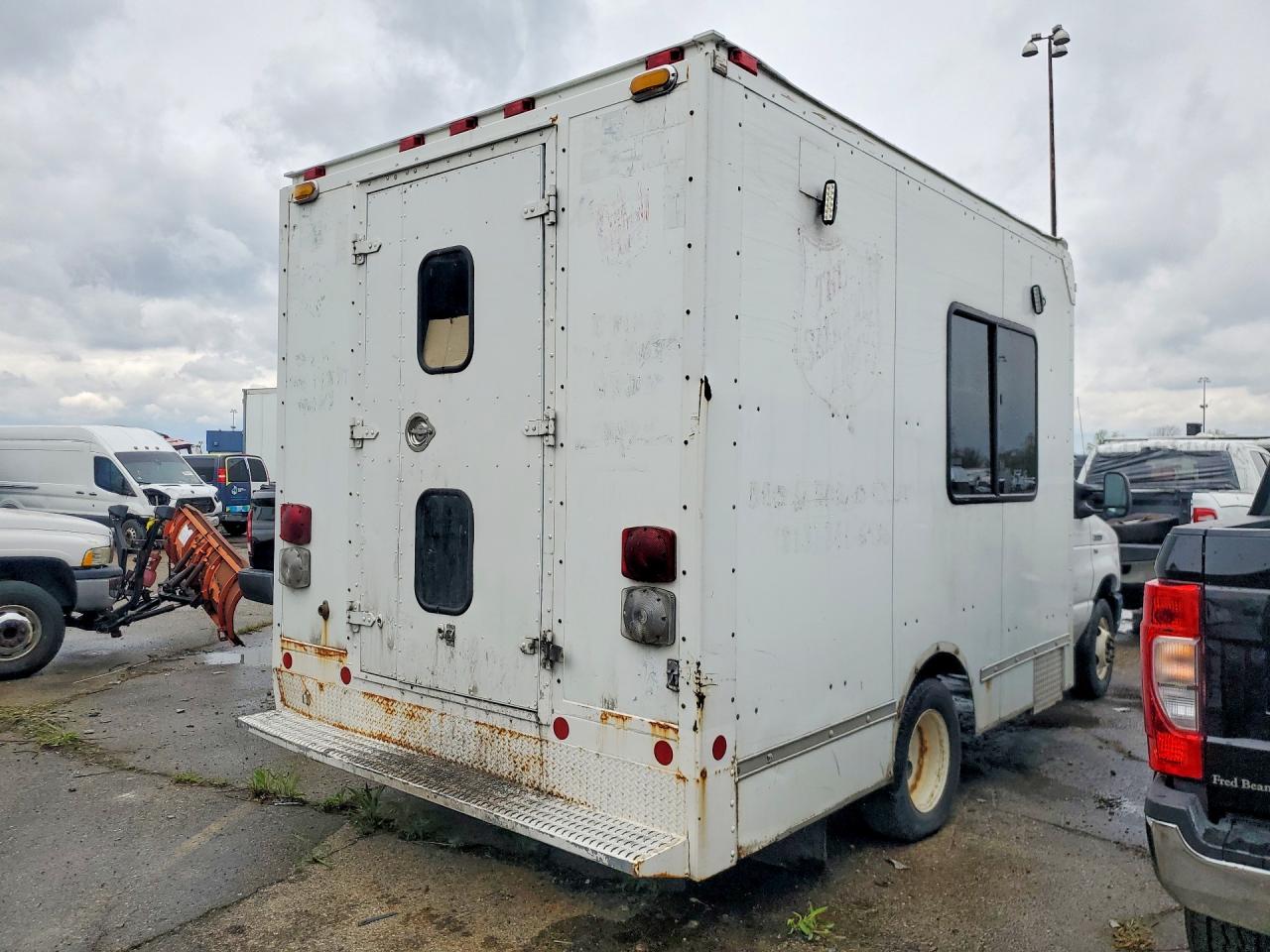 2010 Ford Econoline VIN 1FDWE3FL8ADA62539 photo 3