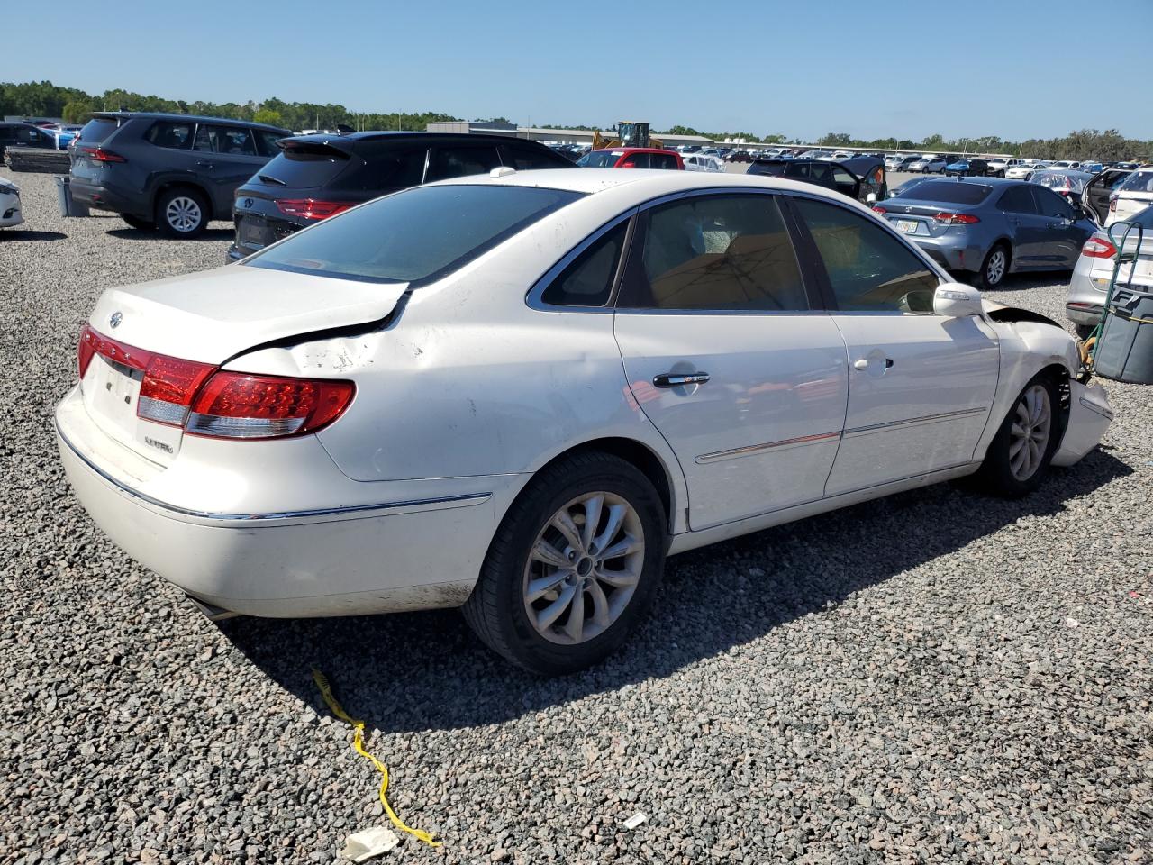 2007 HYUNDAI Azera VIN KMHFC46FX7A233078 photo 3