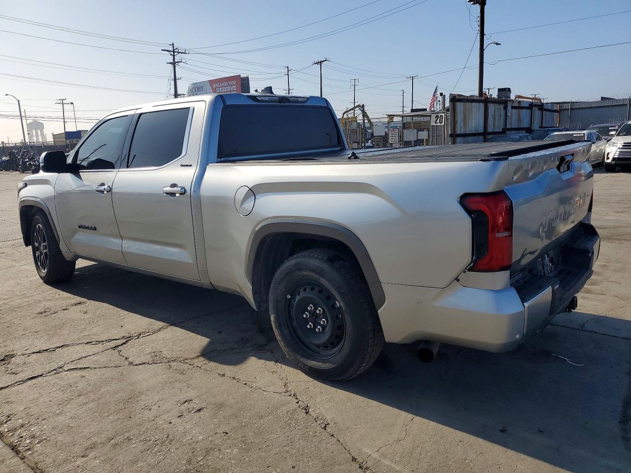 2022 Toyota Tundra VIN 5TFJC5BC3NX001030 photo 2