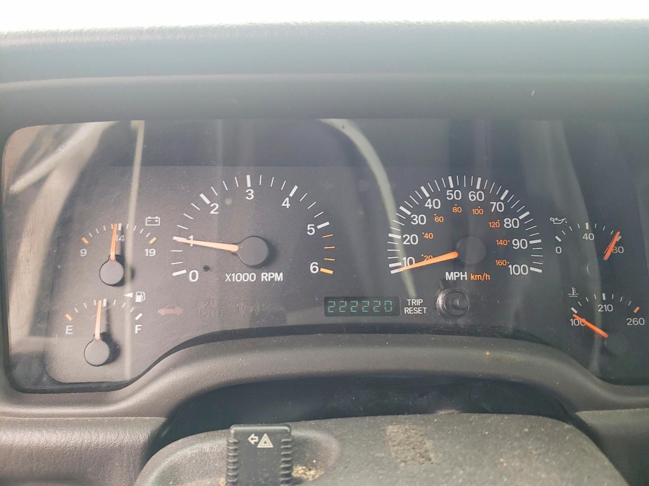 2001 Jeep Cherokee VIN 1J4FF48S11L570718 photo 9